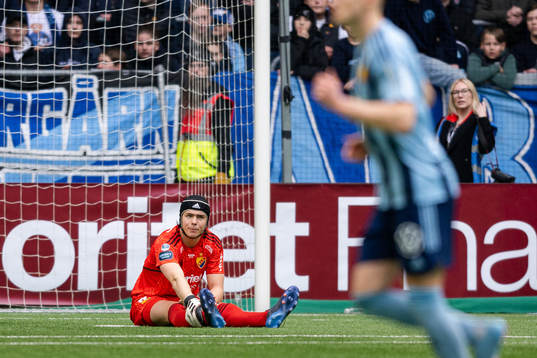 Djurgårdens målvakt Jacob Widell Zetterström har ont