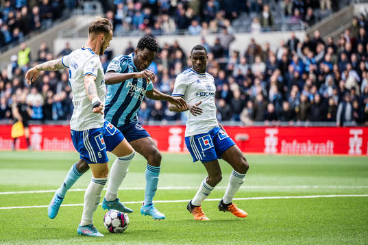 Djurgårdens Joel Asoro mot IFK Norrköpings Linus