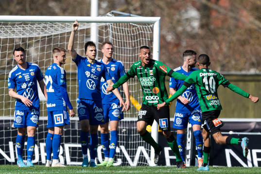 Varbergs Simon Karlsson Adjei jublar