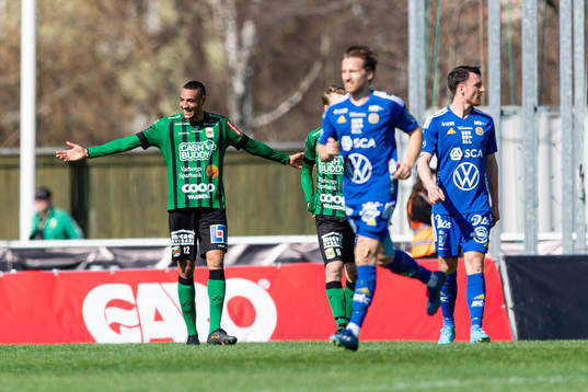 Varbergs Simon Karlsson Adjei jublar