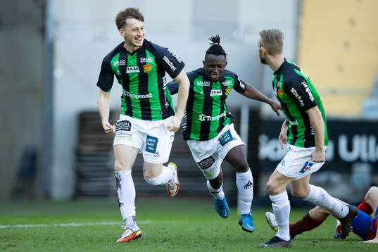 GAIS Ben Morris jublar med lagkamrater