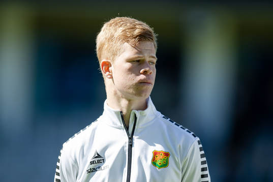 GAIS Filip Gustafsson på line up innan fotbollsmatchen i