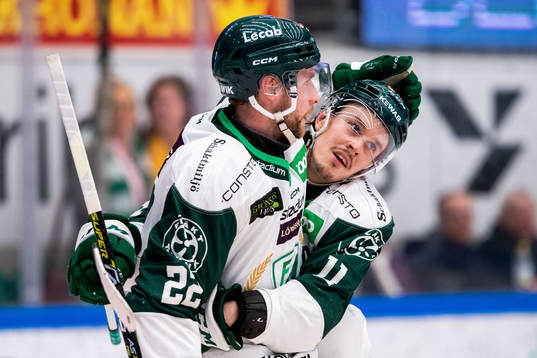 Färjestads Per Åslund och Joakim Nygård jublar