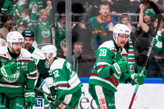 Rögles Anton Bengtsson jublar