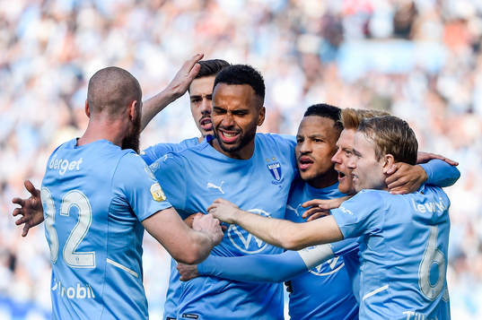 Malmö FFs Jo Inge Berget , Dennis Hadzikadunic  , Isaac