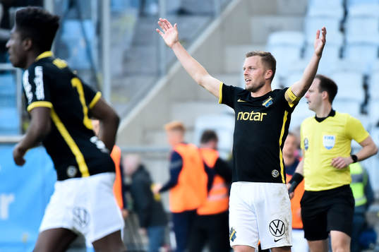 s Sebastian Larsson reagerar