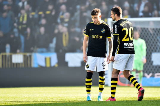 s Jordan Larsson och Zachary Elbouzedi  deppar