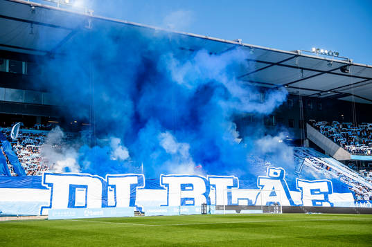 Malmö FFs supportrars tifo innan fotbollsmatchen i