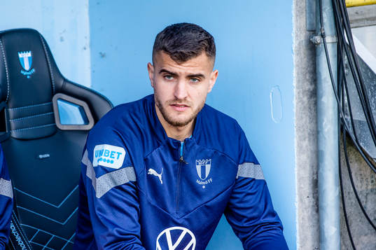 Malmö FFs Matej Chalus på bänken