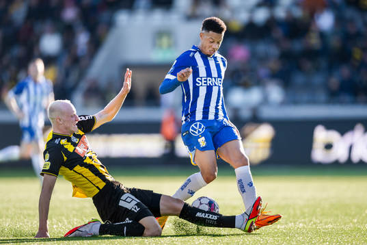 Häckens Valgeir Fridriksson och IFK Göteborgs Tobias Sana