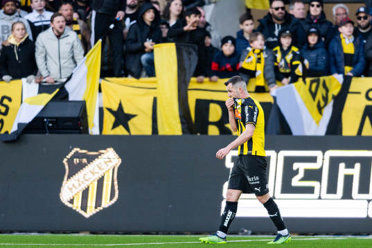 Häckens Kadir Hodzic lämnar planen