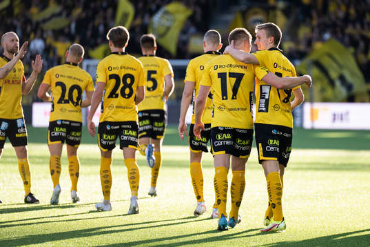 Elfsborgs Jeppe Møldrup Okkels jublar med Per Frick