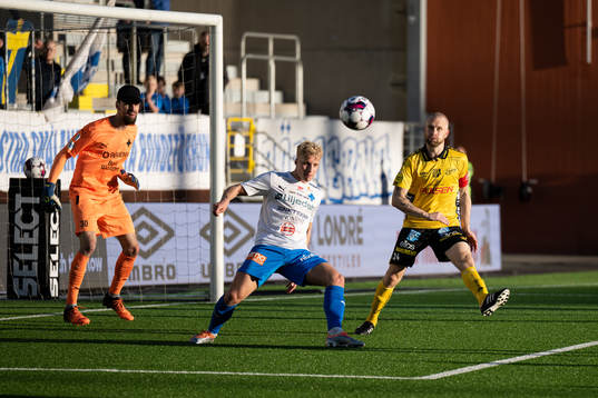 Värnamos målvakt Pilip Vaitsiakhovich och Victor Larsson