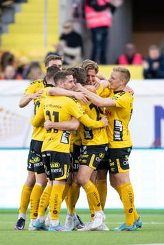 Elfsborgs Noah Söderberg jublar med lagkamrater