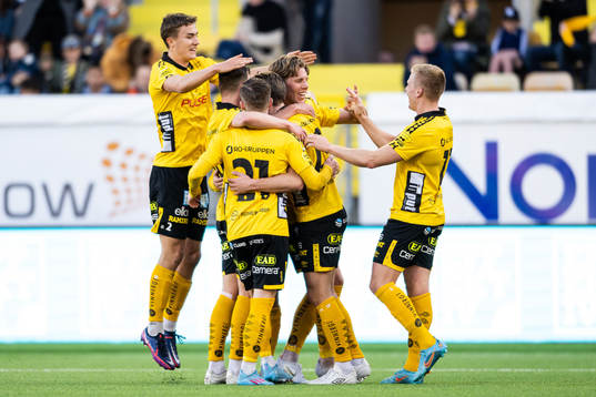 Elfsborgs Noah Söderberg jublar med lagkamrater