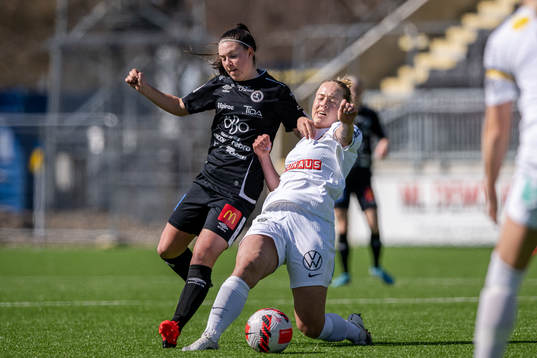 Örebros Emilia Pelgander och Brommapojkarnas Alice Ahlberg