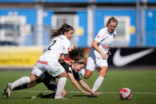 Brommapojkarnas Alexsandra Lobanova och Örebros Heidi