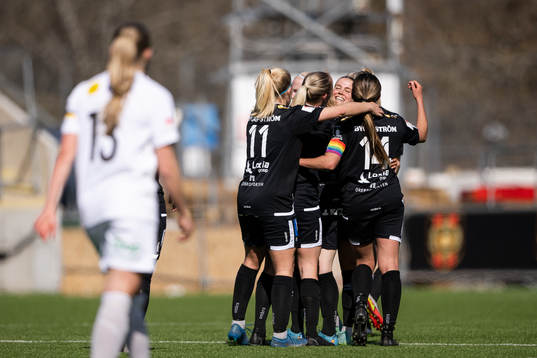 Örebros spelare jublar