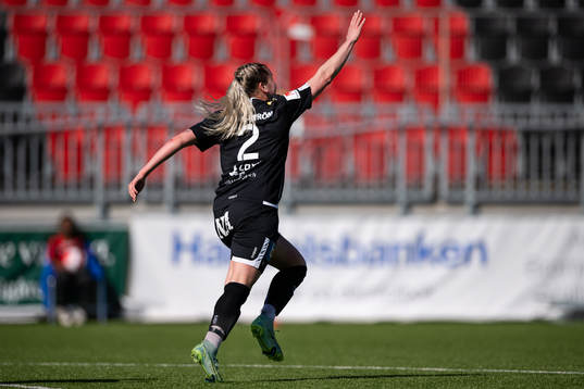 Örebros Elin Pikkujämsä jublar
