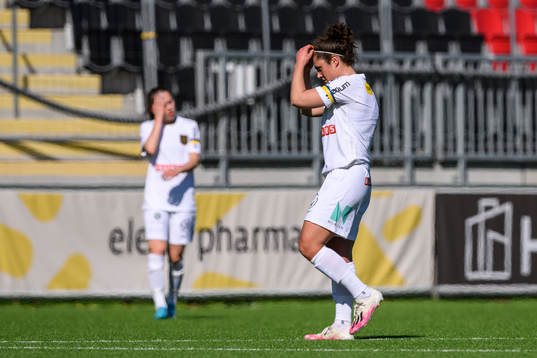 Brommapojkarnas Shannon Woeller deppar