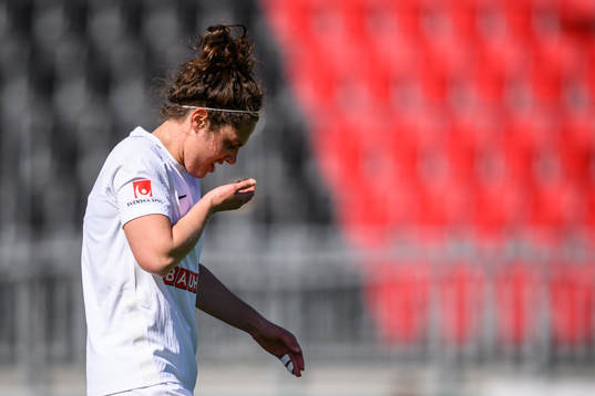Brommapojkarnas Shannon Woeller har ont