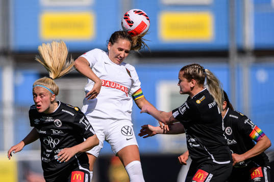 Örebros Katie Lockwood och Elin Pikkujämsä mot