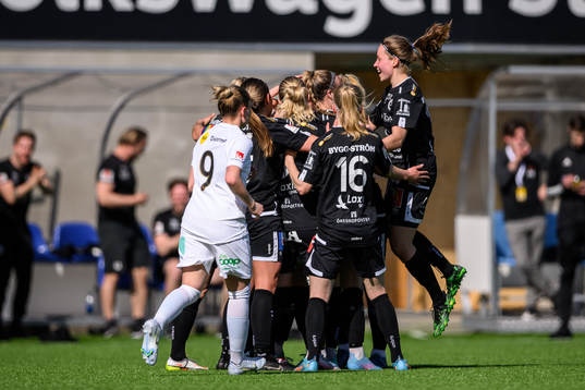 Örebros spelare jublar
