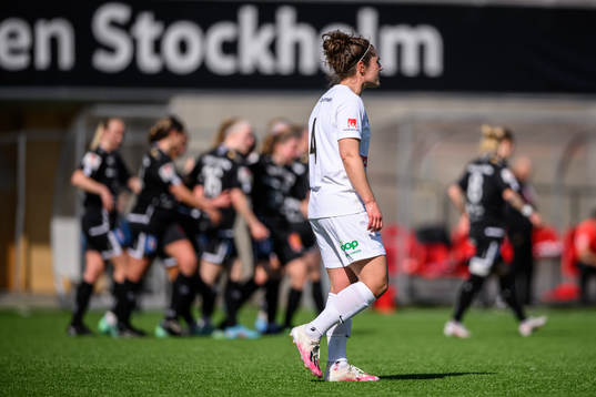 Brommapojkarnas Shannon Woeller deppar