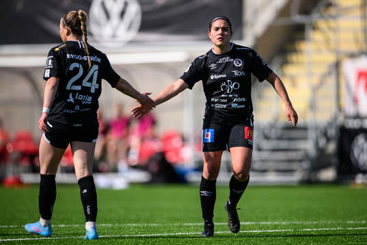 Örebros Jenna Hellstrom och Carly Wickenheiser