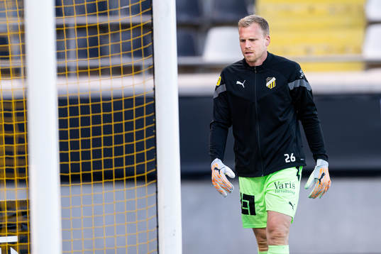 Häckens målvakt Peter Abrahamsson före fotbollsmatchen i