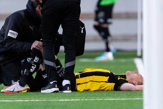 Häckens Gustav Berggren har ont