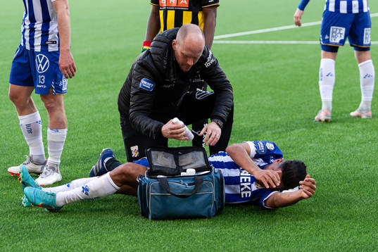 IFK Göteborgs Hosam Aiesh får vård