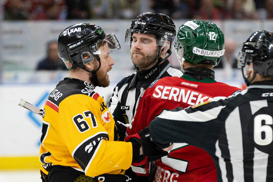 Luleås Linus Omark och Frölundas Max Friberg