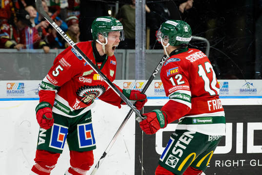 Frölundas Filip Johansson jublar med Max Friberg