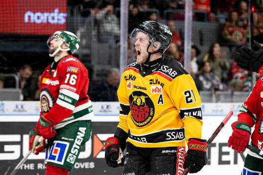 Luleås Juhani Tyrväinen jublar