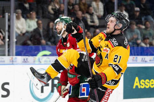 Luleås Juhani Tyrväinen jublar