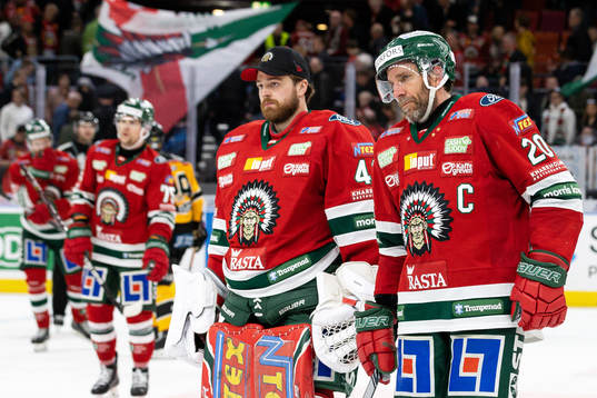 Frölundas målvakt Niklas Rubin och Joel Lundqvist deppar