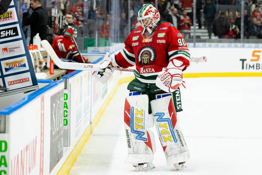 Frölundas målvakt Matthew Tomkins deppar