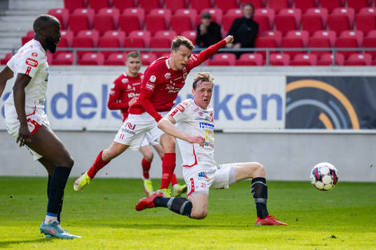 Kalmars Simon Skrabb och Degerfors Adam Carlén