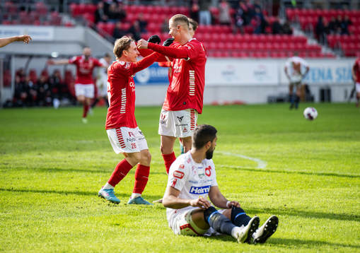Kalmars Davíd Kristján Ólafsson jublar
