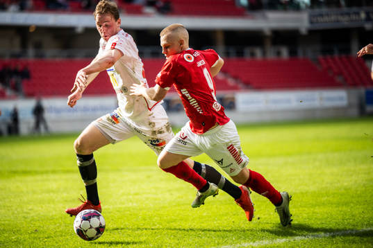 Degerfors Adam Carlén och Kalmars Isak Jansson
