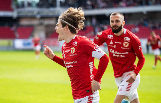 Kalmars Oliver Berg jublar