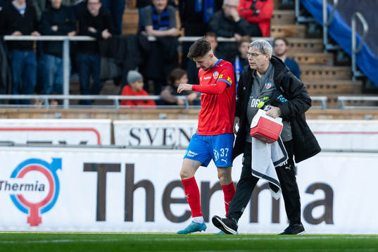 Helsingborgs Armin Gigovic lämnar planen