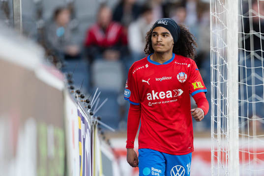 Helsingborgs Adam Kaied lämnar planen