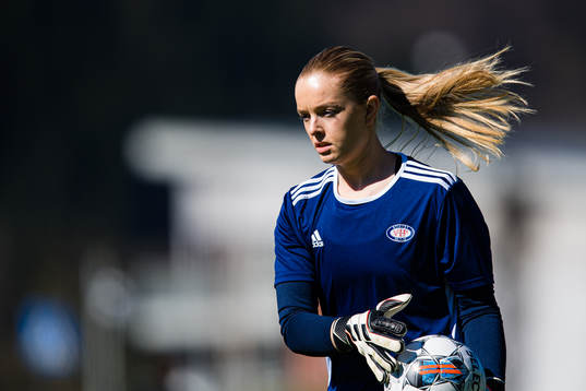 Guro Pettersen of Vålerenga warms up