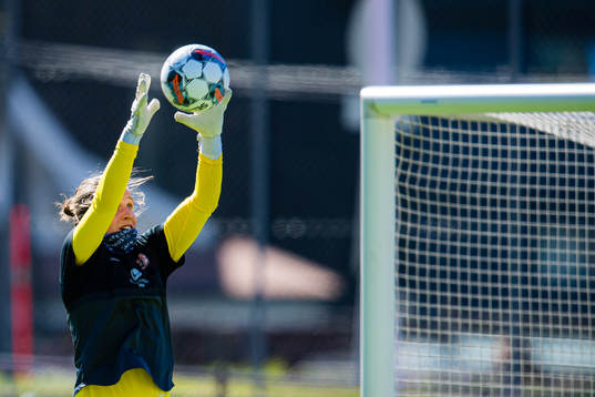 Ida Norstrøm of Arna-Bjørnar warms up