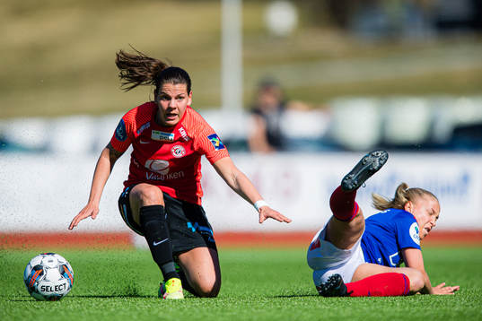 Marija Aleksic of Arna-Bjørnar and Rikke Bogetveit Nygard