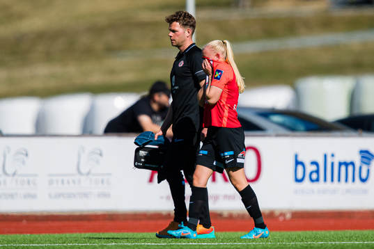 Linnéa Solvoll Laupstad of Arna-Bjørnar leaves the pitch