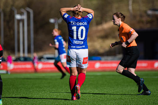 Olaug Tvedten of Vålerenga reacts