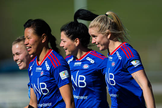 Elise Hove Thorsnes of Vålerenga celebrates